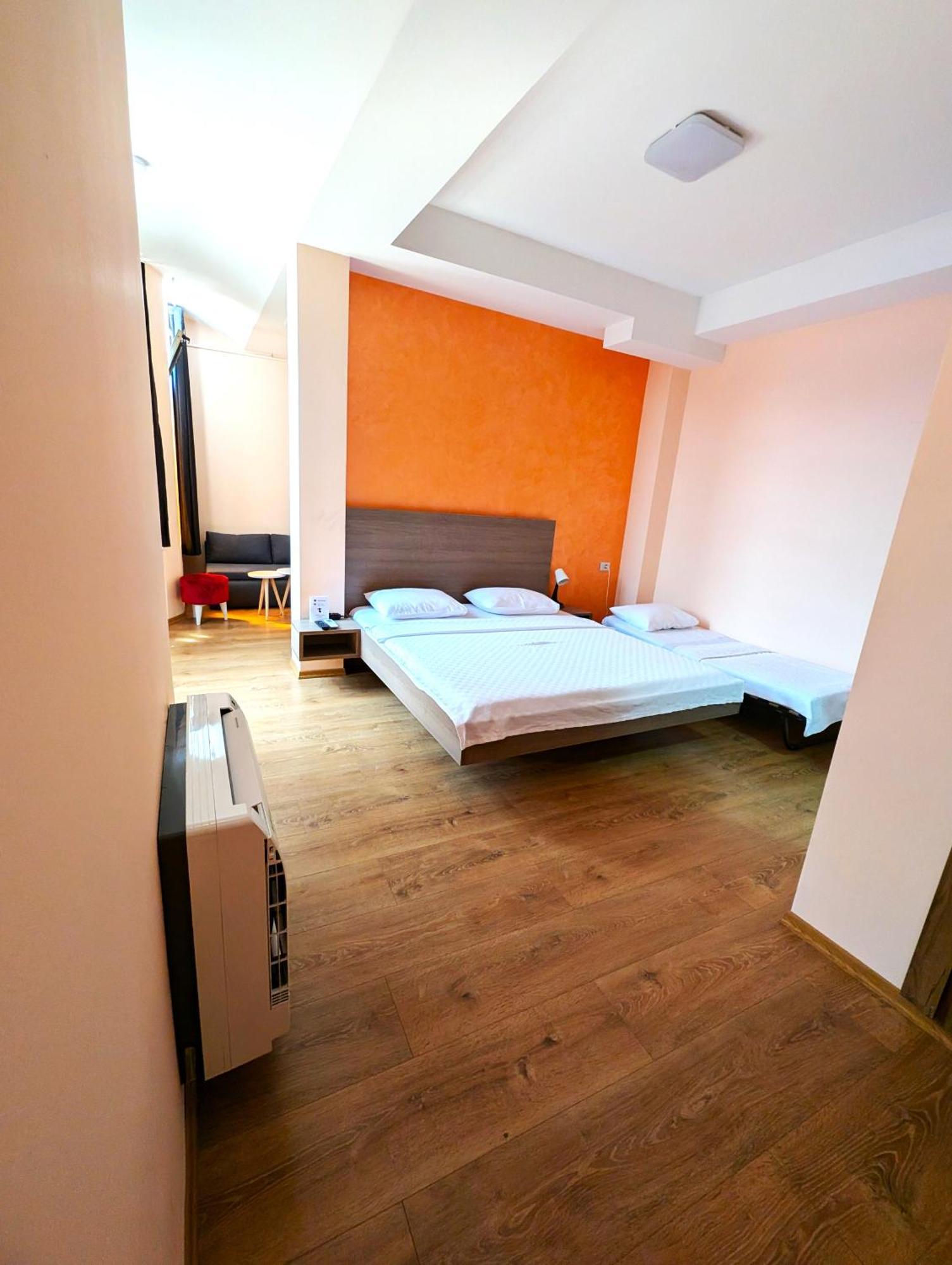 Easy Hotel Kumanovo Exterior photo